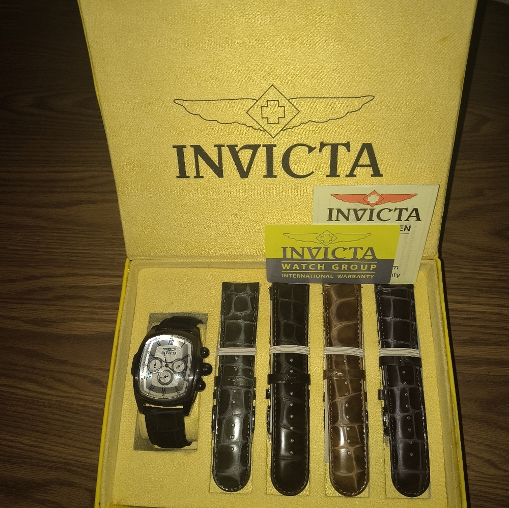 Handsome Invicta Watch Never Worn Still In Box.